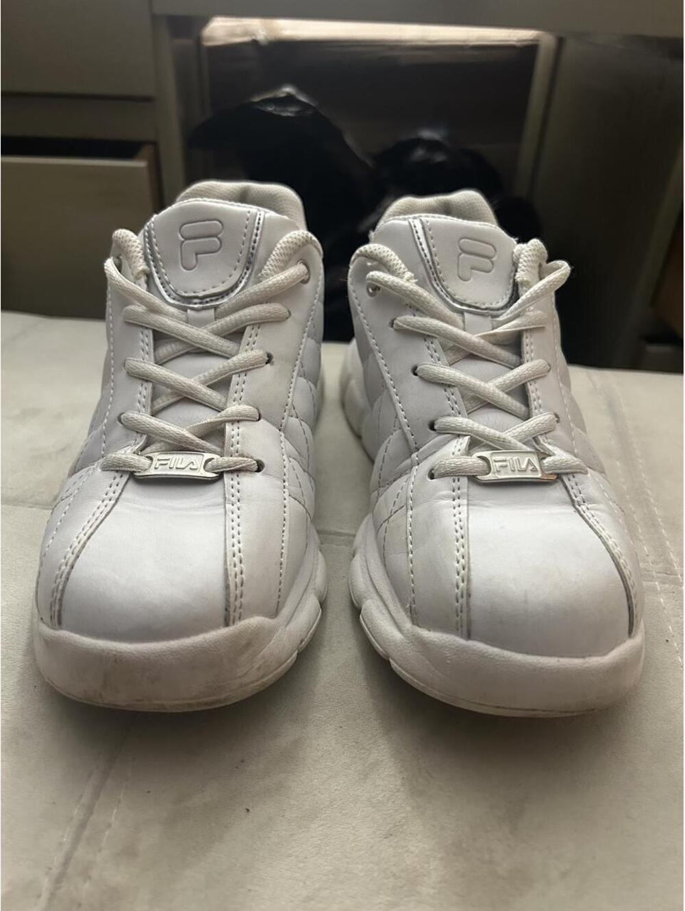 White Fila sneakers with quilted diamond pattern size 7.5  #athletic #midtop